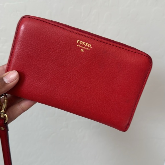 FOSSIL Red Leather Zip Wallet Wristlet - Picture 2 of 6